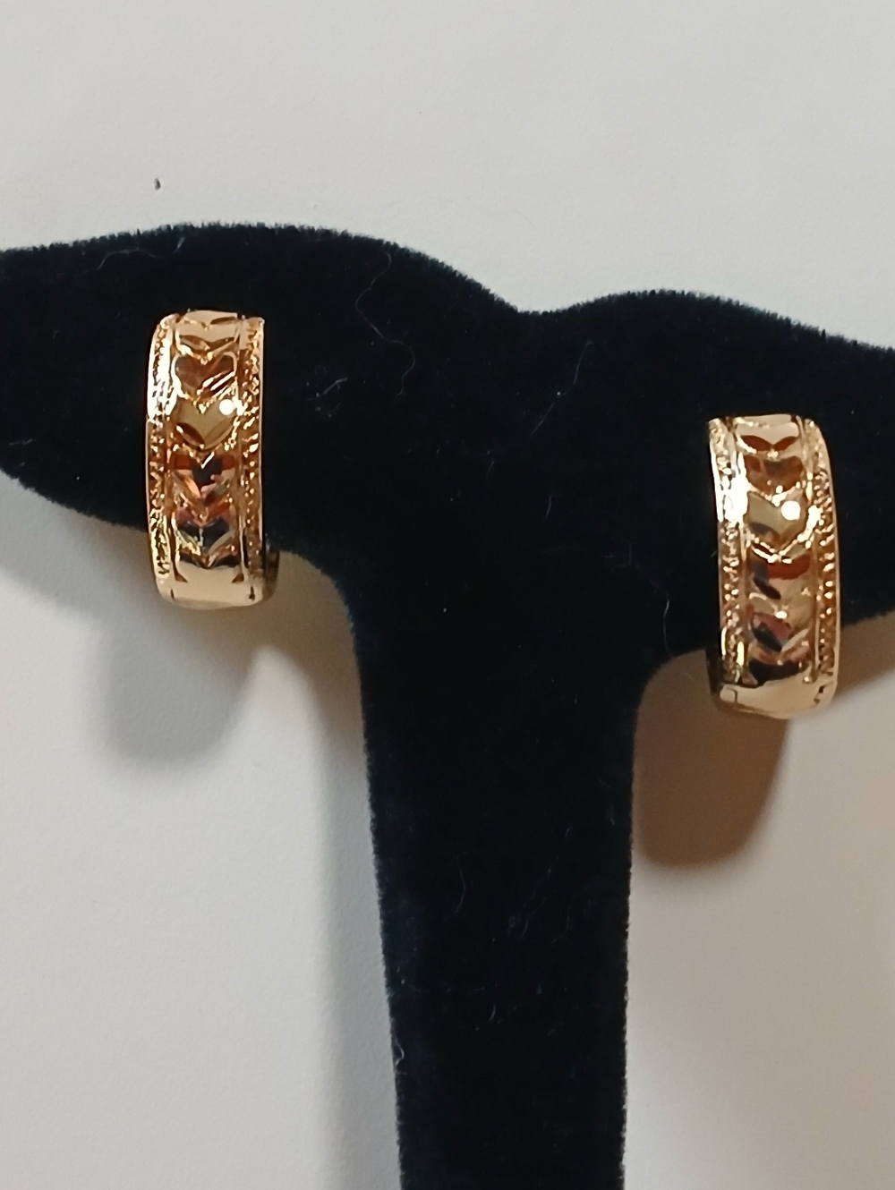 18 K Gold Filled Chevron Pattern Hoop Earrings - Picture 4 of 10